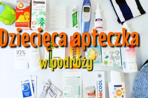 Apteczka na wakacje z dzieckiem: leki, termometr, spray na komary, plastry i krem.
