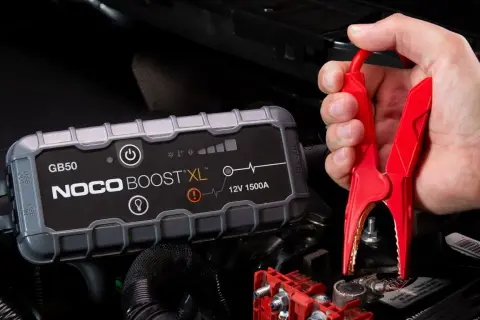 Akumulator 12V w Yaris Hybrid: Gdzie jest i jak uniknąć rozładowania?