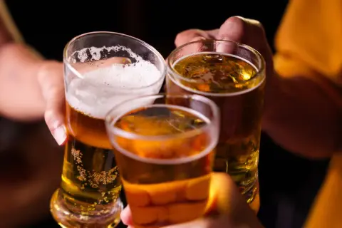 Czy piwo to alkohol? Zaskakujące fakty o jego wpływie na zdrowie