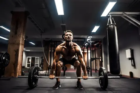 Trening siłowy: Co daje? Zbuduj siłę, spal tłuszcz, żyj zdrowiej!