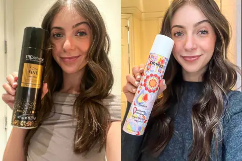 Kobieta prezentuje dwa produkty do włosów. Po lewej TRESemmé Ultra Fine Hairspray, po prawej Amika Fluxus. Oba zapewniają lekką trwałą unoszącą włosy.