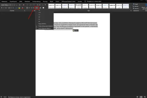 Jak ustawić interlinię w Wordzie? Kliknij ikonę z liniami i strzałkami, aby wybrać odstęp między wierszami.