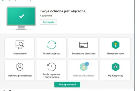Interfejs Kaspersky Total Security. Twoja ochrona jest włączona. Dostępne opcje: Skanowanie, Aktualizacja baz, Bezpieczne pieniądze, Menedżer haseł, Ochrona prywatności, Kopia zapasowa, Ochrona dla dzieci. To dobry antywirus.