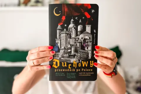 Przewodnik "Duchowy przewodnik po Polsce" pomoże Ci jak zaplanować duchowy weekend w pustelniach i domach rekolekcyjnych.