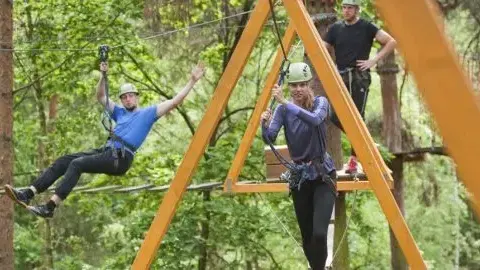 Park linowy Poznań: Rodzinna przygoda? Odkryj najlepsze miejsca!