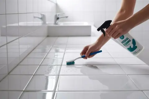 Czym wyczyścić fugi w łazience? Poznaj sekrety czystych spoin!