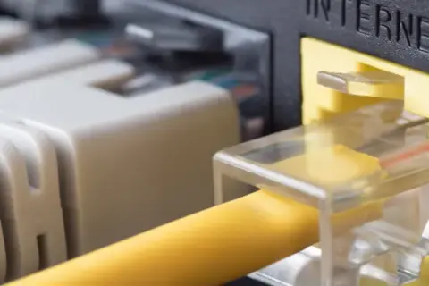 Co to jest kabel Ethernet i dlaczego warto go używać w sieci?