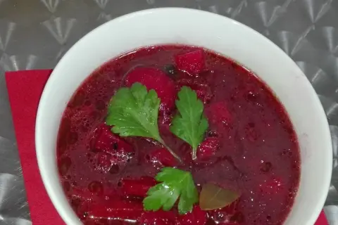 Ile kalorii ma zupa buraczkowa? Zaskakujące fakty o jej kaloryczności