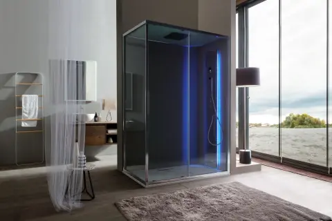 Cabina doccia moderna con luci blu per un'esperienza di doccia cromoterapia rilassante.