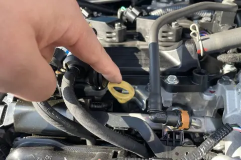 Toyota Yaris 1.0 ile oleju do silnika? Sprawdź, co musisz wiedzieć