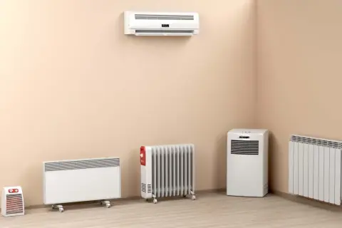 Soluciones para instalar calefacción sin obras: radiadores eléctricos, un split y un calefactor portátil en una habitación.