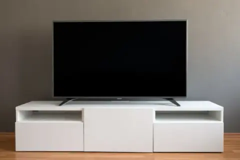 Dlaczego telewizor sam się wyłącza i włącza? Sprawdź przyczyny i rozwiązania
