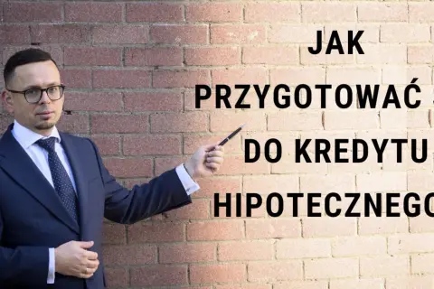 Mężczyzna w garniturze wyjaśnia, jak dostać kredyt hipoteczny. Tekst na ceglanej ścianie: "Jak przygotować się do kredytu hipotecznego?".