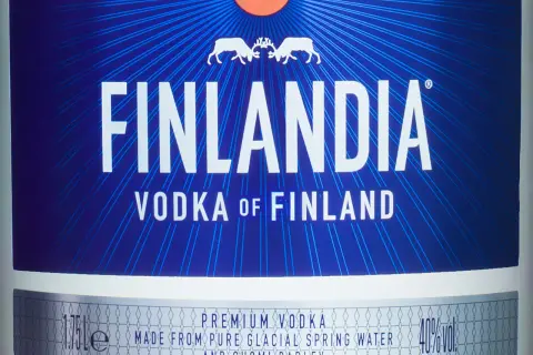 Finlandia 1l cena: wódka z Finlandii, 40% vol, z czystej wody lodowcowej i fińskiego jęczmienia.