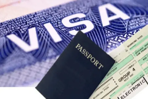 Paszport, bilety lotnicze i wiza USA. Planujesz podróż do Iranu? Pamiętaj o odpowiednich dokumentach.