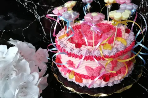 Jak zrobić ozdoby na tort? Proste triki Emilii Adamskiej!