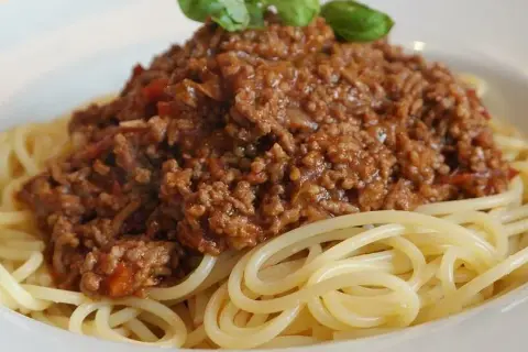 Ile kalorii ma spaghetti z mięsem mielonym? Zaskocz się i odchudź!
