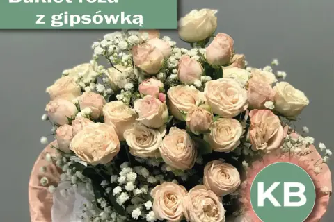 Delikatny bukiet róż w odcieniach kremu i brzoskwini, ozdobiony gipsówką. Idealne kwiaty na ślub w prezencie, symbolizujące miłość i czystość.