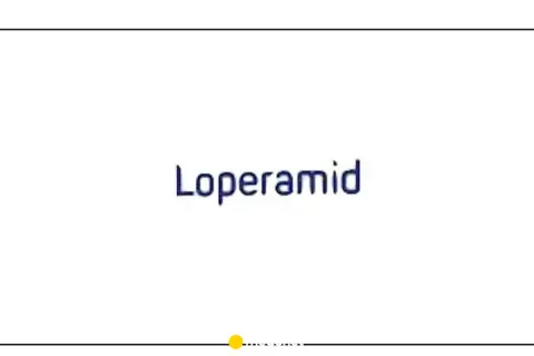 Napis "Loperamid" na białym tle. Czy loperamid jest szkodliwy? Dowiedz się więcej o jego bezpieczeństwie i skutkach ubocznych.