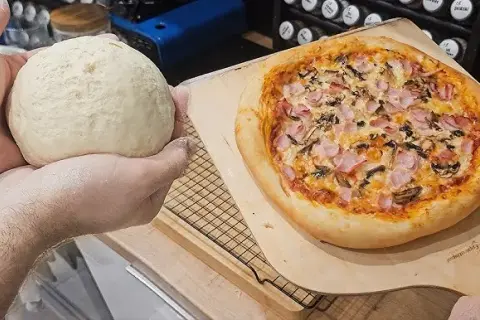 Pizza na papierze: Tak, ale! Jak upiec idealny spód?