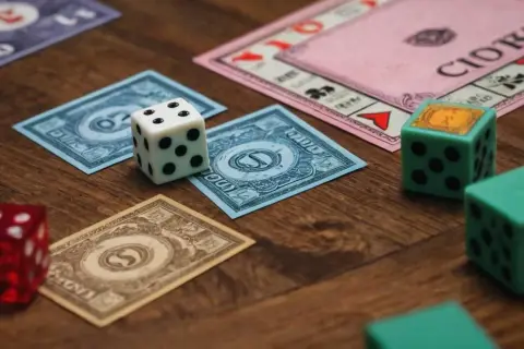 Ile pieniędzy rozdaje się w Monopoly Polska? Zaskakujące szczegóły!