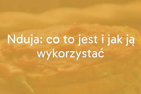 Nduja: co to jest i jak ją wykorzystać. Pikantna pasta na chlebie, z papryczką chili w tle.