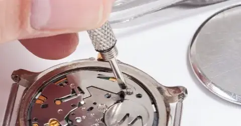 Fossil wymiana baterii: DIY czy zegarmistrz? Kompletny przewodnik