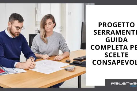 Guida completa per scegliere infissi: uomo e donna analizzano progetti e campioni colore per decisioni consapevoli.