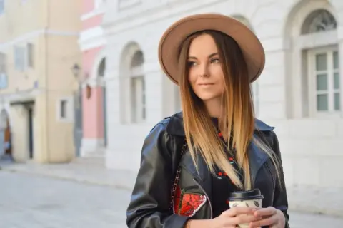Jak nosić kapelusz damski w każdej sytuacji i wyglądać stylowo