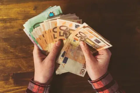 Ile zarabia elektryk w Austrii? Sprawdź, co wpływa na wynagrodzenie