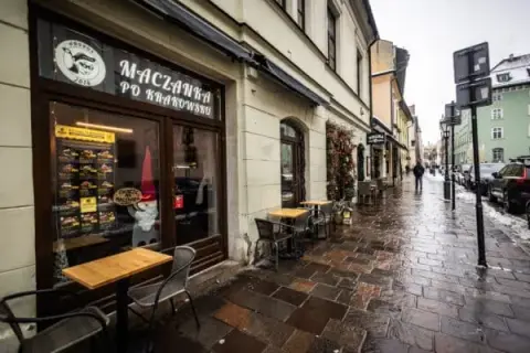 Gdzie zjeść maczankę po krakowsku? Odkryj najlepsze miejsca w Krakowie