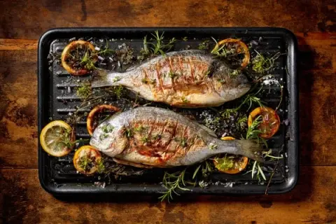 Réussir votre dorade grillée: les accompagnements qui changent tout