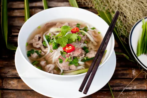 Asiatische Suppen: Einfache Rezepte & Tipps für Ramen, Pho & Co.