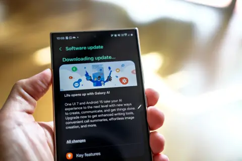 Aktualizacja oprogramowania: pobieranie One UI 7 i Android 15. Nowe funkcje AI ułatwią tworzenie i komunikację.