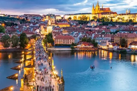Praga: Najpiękniejsze miejsca. Ikony, widoki i sekrety miasta.