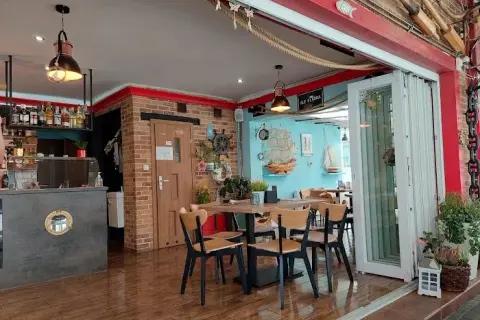 Mielno: Gdzie zjeść? TOP restauracje, świeże ryby, tanie obiady!