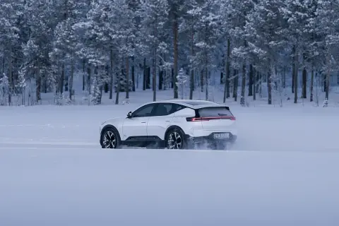 Tesla: Ile naprawdę przejedzie w Polsce? Zasięg zimą i na autostradzie