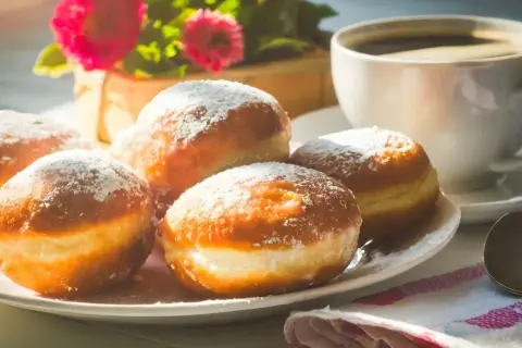 Gdzie kupić wegańskie pączki w Warszawie? Najlepsze miejsca i smaki