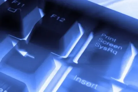 Ekran, skrin, screening? Jak poprawnie używać słowa 'screen'?