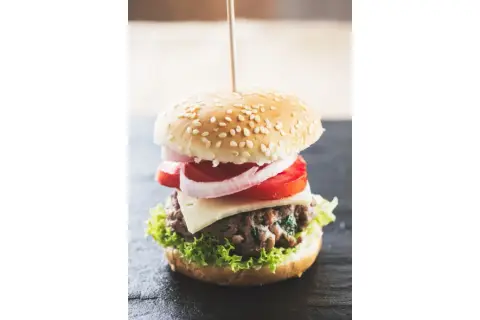Gdzie kupić bułki do mini burgerów? Przewodnik po sklepach i piekarniach