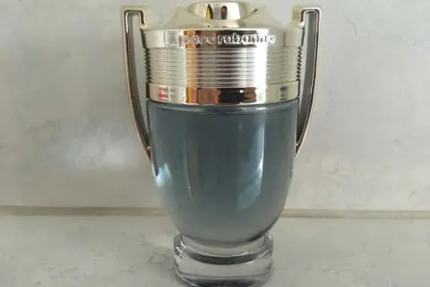 Paco Rabanne Invictus 100ml w trofeum. Zapach zwycięzcy, który dodaje pewności siebie.