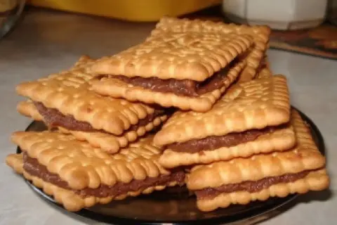 Ile kalorii ma herbatnik? Zaskakujące różnice w kaloryczności