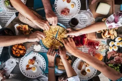 Gdzie zjeść w Lesznie? Odkryj najlepsze restauracje i smaki