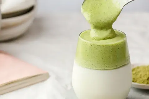 Co to matcha? Odkryj jej niezwykłe właściwości i korzyści zdrowotne