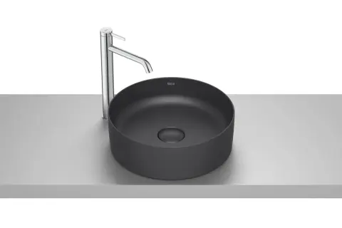 Okrągła, czarna umywalka nablatowa 30 cm z chromowaną baterią. Nowoczesny design do każdej łazienki.