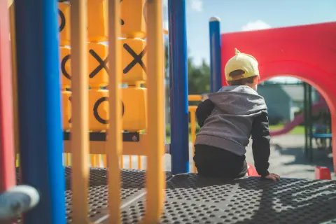 Jak zaplanować plac zabaw, który będzie funkcjonalny przez lata, a nie tylko na start?