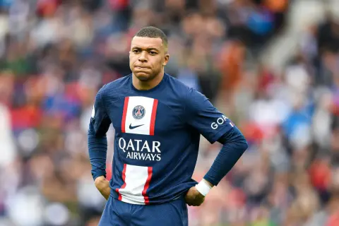 Ile naprawdę zarabia Mbappé w PSG? Zaskakujące fakty o wynagrodzeniu