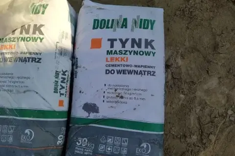 Tynk cementowo-wapienny Dolina Nidy: ile waży paleta i ile worków?