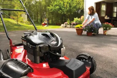 Jak wybrać najlepszy silnik do kosiarki? Porównanie typów i praktyczne porady