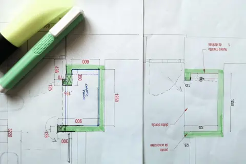 Disegno tecnico con evidenziature verdi e pennarelli, forse per una variazione catastale dopo 20 anni.